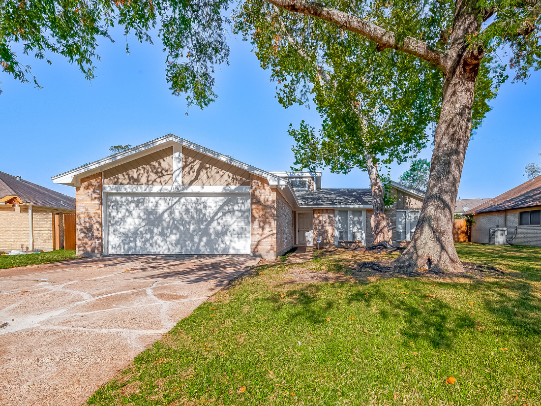 Featured image of house at Check out this newly renovated property in Houston. The job and industry diversification we’ve seen in Houston largely stems from consistent population growth. The facts are clear: people want to live and work in here!
Schedule a call to learn more about this property today.