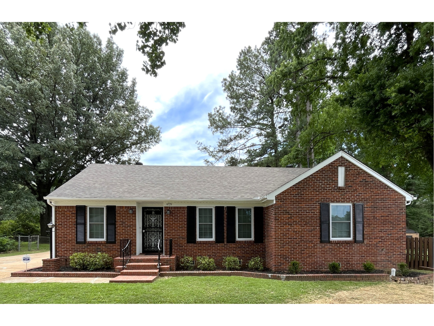 Featured image of house at This newly renovated Memphis property is a perfect addition to any growing portfolio. With home prices appreciating at a steady rate in this market, we’re seeing an area that is growing, steady, and most importantly, sustainable.

Schedule a call to learn more about this property today.