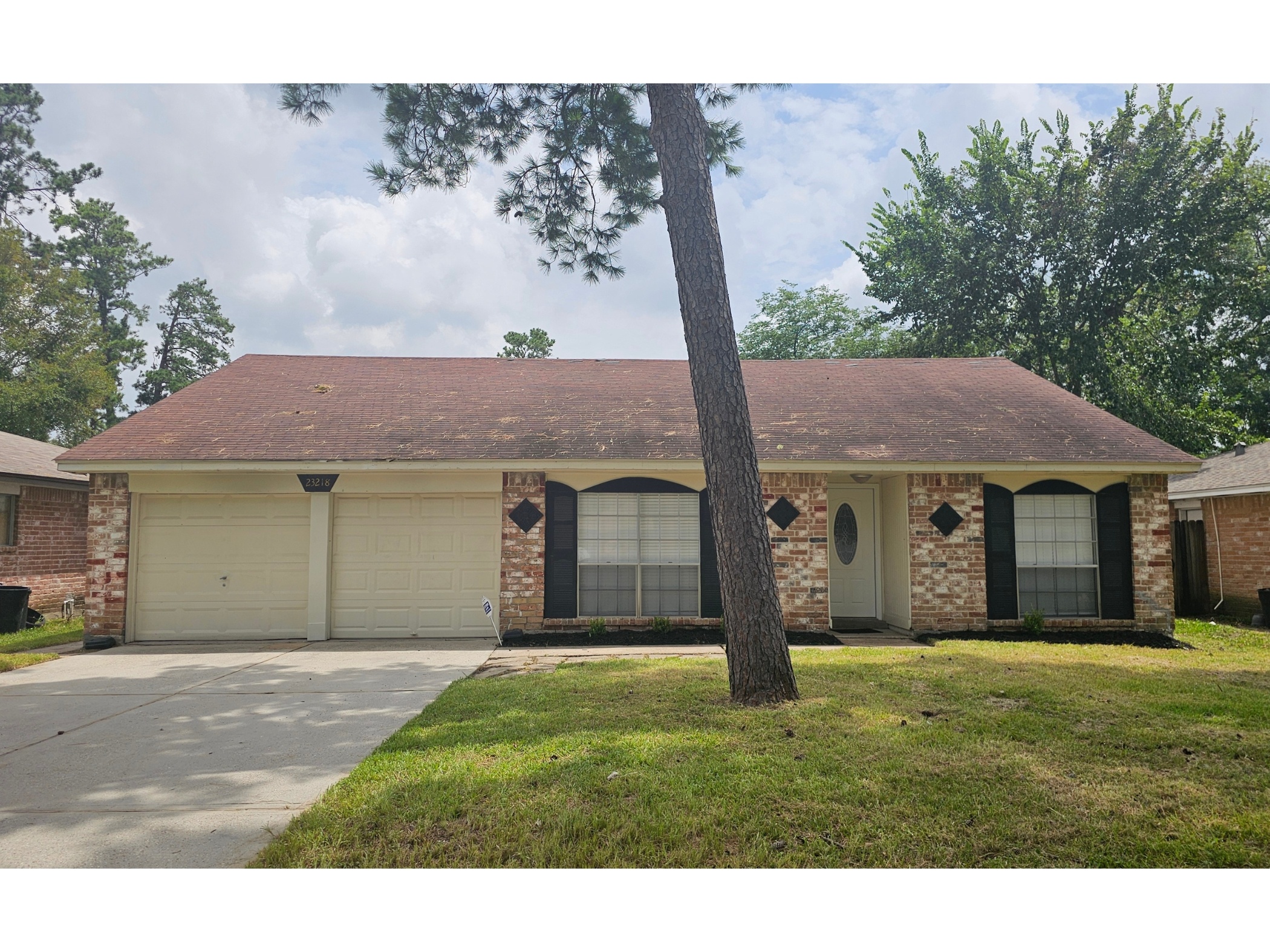 Featured image of house at Check out this newly renovated property in Houston. The job and industry diversification we’ve seen in Houston largely stems from consistent population growth. The facts are clear: people want to live and work in here!Schedule a call to learn more about this property today.