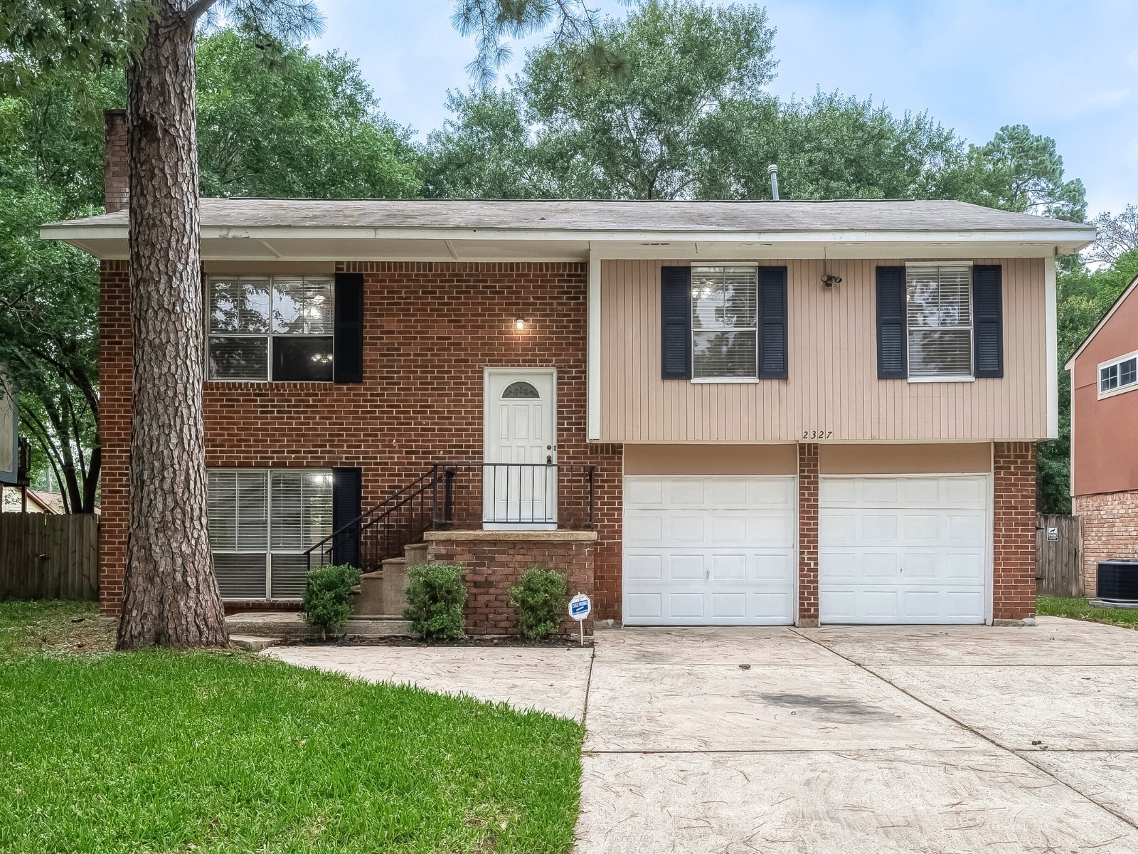 Featured image of house at Check out this newly renovated property in Houston. The job and industry diversification we’ve seen in Houston largely stems from consistent population growth. The facts are clear: people want to live and work in here!Schedule a call to learn more about this property today.
