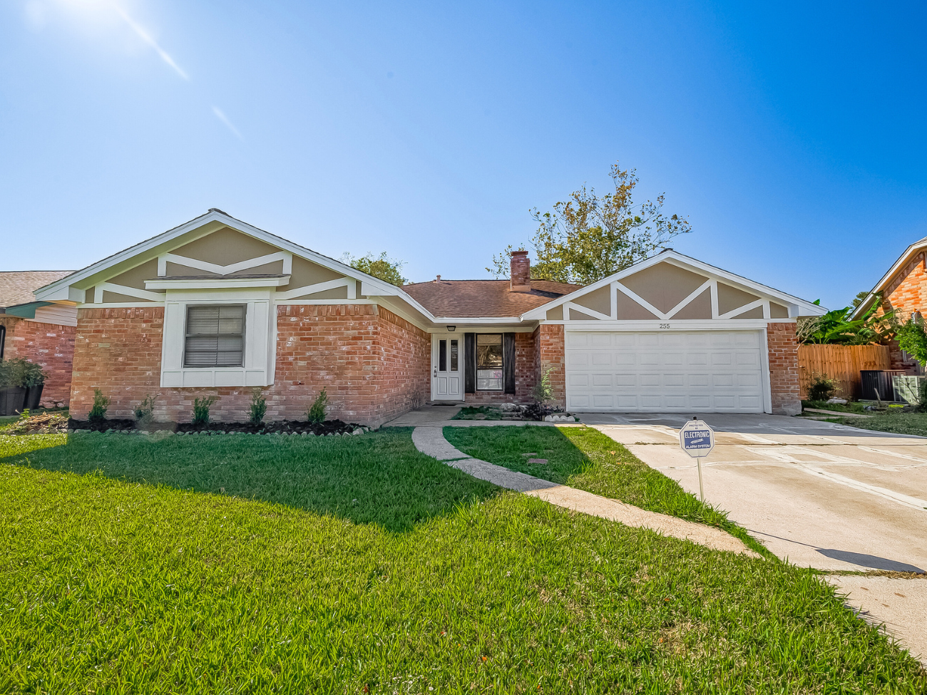 Featured image of house at Check out this newly renovated property in Houston. The job and industry diversification we’ve seen in Houston largely stems from consistent population growth. The facts are clear: people want to live and work in here!
Schedule a call to learn more about this property today.
