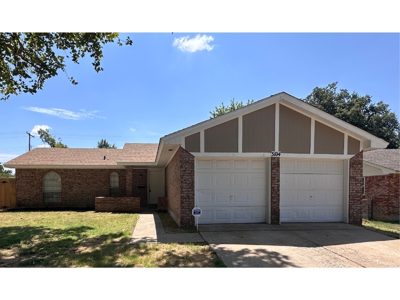 Featured image of house at Check out this newly renovated property in Oklahoma City. Though this market has enormous strength in gas and energy, its diversification and access to government and military employment has created an environment of stable, thriving employment opportunities. For passive real estate investors, the chance to invest in a market that is growing and well-secured by its job market and diverse economic base—as well as its affordability—is too good to pass on.
Schedule a call to learn more about this property today.