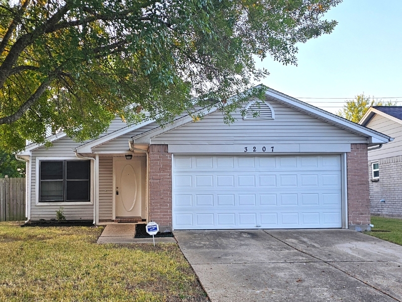 Featured image of house at Check out this newly renovated property in Houston. The job and industry diversification we’ve seen in Houston largely stems from consistent population growth. The facts are clear: people want to live and work in here!Schedule a call to learn more about this property today.