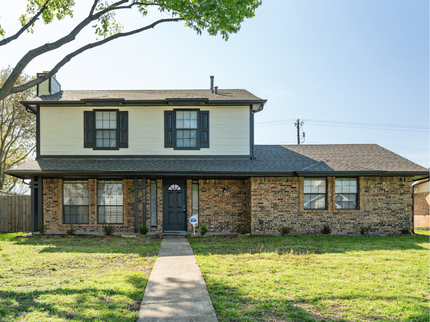 Featured image of house at Check out this newly renovated property in Dallas. Dallas is one of the most vibrant and significant markets not only in the country but in the world. As a massive hub for global trade, energy, technology, and countless other valuable industries contributing to a strong local economy, Dallas has the economic tenacity buy-and-hold investors need.

Schedule a call to learn more about this property today.
