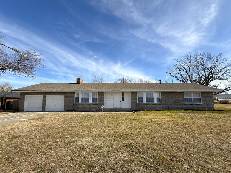 Featured image of house at Check out this newly renovated property in Oklahoma City. Though this market has enormous strength in gas and energy, its diversification and access to government and military employment has created an environment of stable, thriving employment opportunities. For passive real estate investors, the chance to invest in a market that is growing and well-secured by its job market and diverse economic base—as well as its affordability—is too good to pass on. Schedule a call to learn more about this property today.