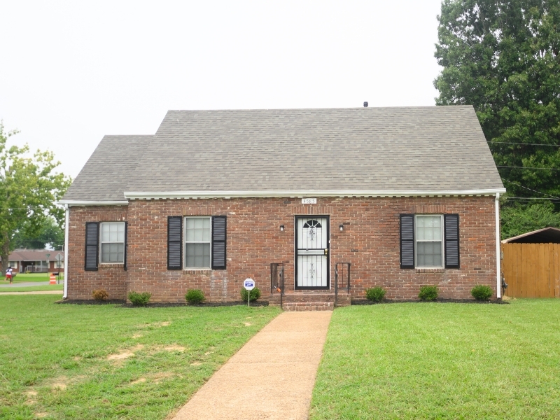 Featured image of house at This newly renovated Memphis property is a perfect addition to any growing portfolio. With home prices appreciating at a steady rate in this market, we’re seeing an area that is growing, steady, and most importantly, sustainable. Schedule a call to learn more about this property today.