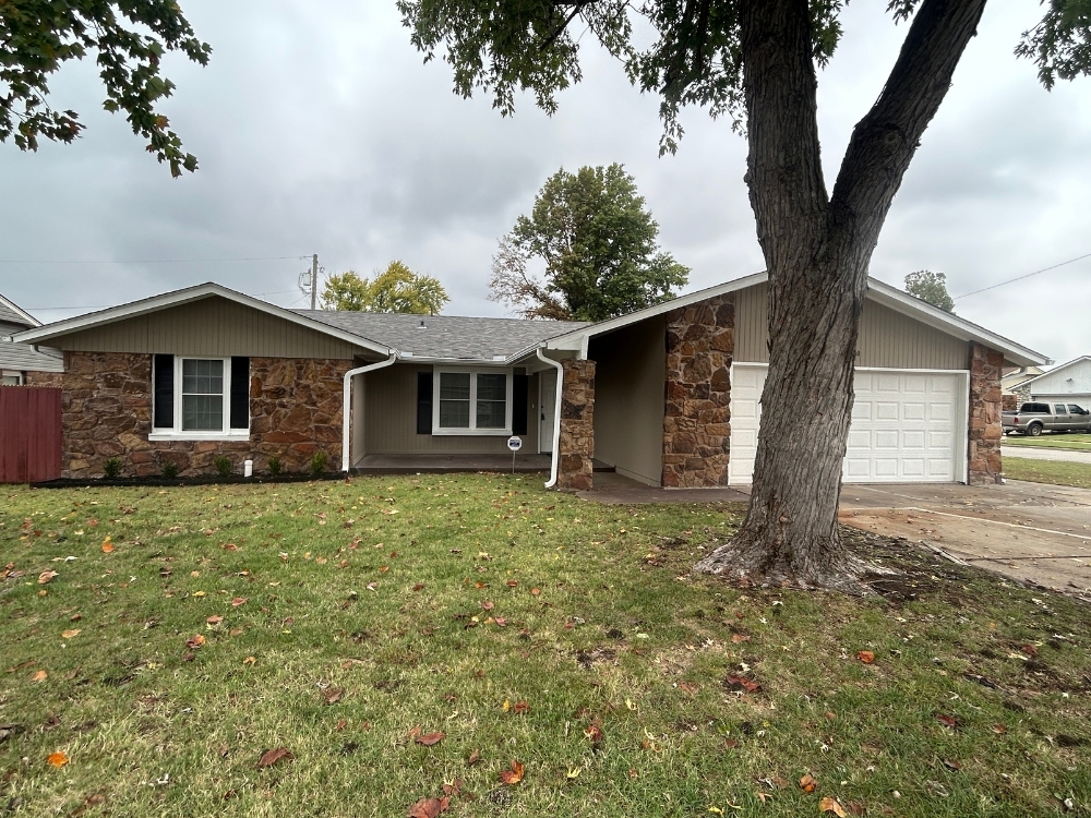 Discover this beautifully renovated property in Tulsa—a market with robust job growth, a low cost of living, and a promising outlook for long-term investment. This area’s steady expansion is fueled by key industries, including energy, healthcare, and aerospace, providing a stable economic foundation. 
Don’t miss out on adding this Tulsa gem to your portfolio. 
Schedule a call to learn more about this investment opportunity today!