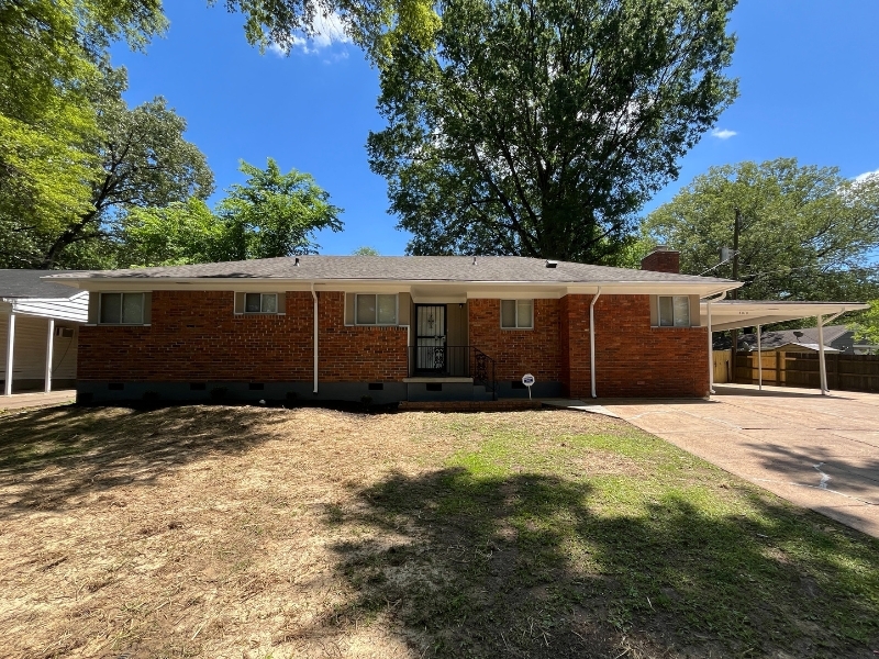 Featured image of house at This newly renovated Memphis property is a perfect addition to any growing portfolio. With home prices appreciating at a steady rate in this market, we’re seeing an area that is growing, steady, and most importantly, sustainable.
Schedule a call to learn more about this property today.
