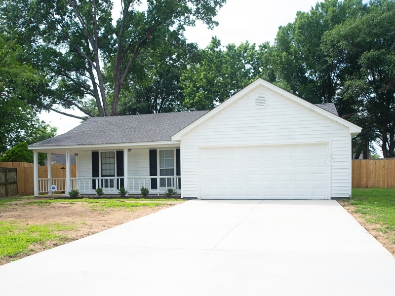 Featured image of house at This newly renovated Memphis property is a perfect addition to any growing portfolio. With home prices appreciating at a steady rate in this market, we’re seeing an area that is growing, steady, and most importantly, sustainable. Schedule a call to learn more about this property today.
